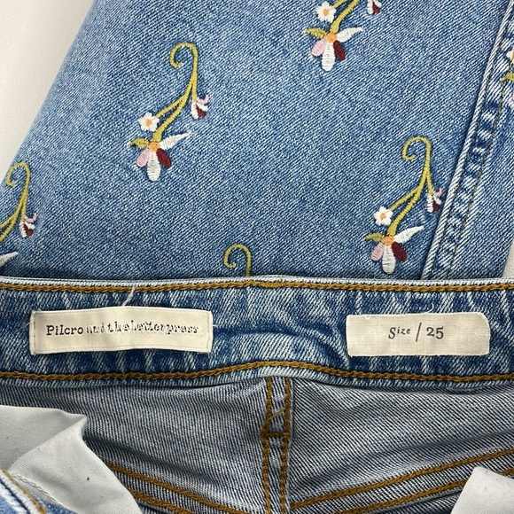 Anthropologie Pilcro Floral Embroidered Straight Leg Cropped Jeans 25 - Picture 3 of 14